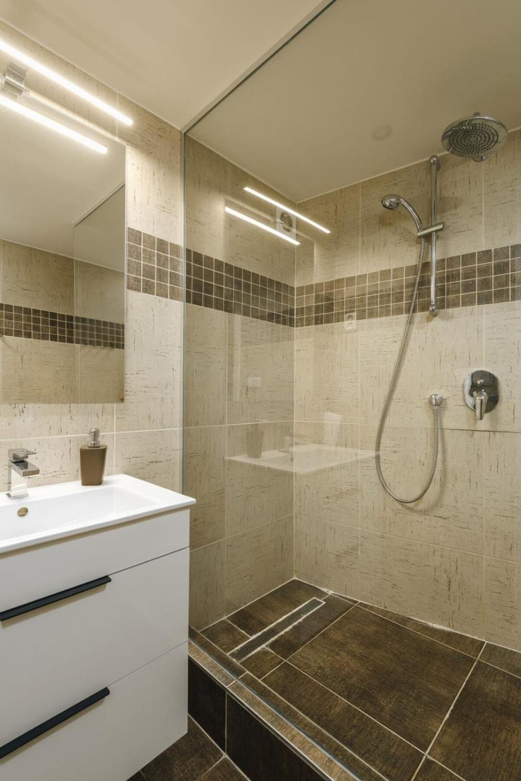 Cozy & Comfortable Apt Walking Anywhere You Want Sen Prague Exterior photo